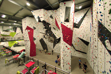 Dekoratives Panoramabild der Kletterhalle
